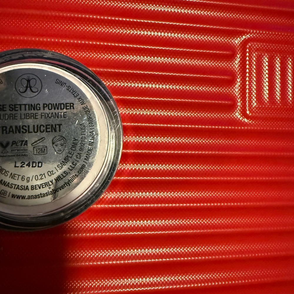 Anastasia Translucent Setting Powder mini - Picture 3 of 4